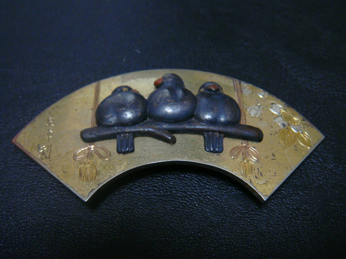 ◆金工 帯留め 雀?鳩?の図 在銘◆拍卖