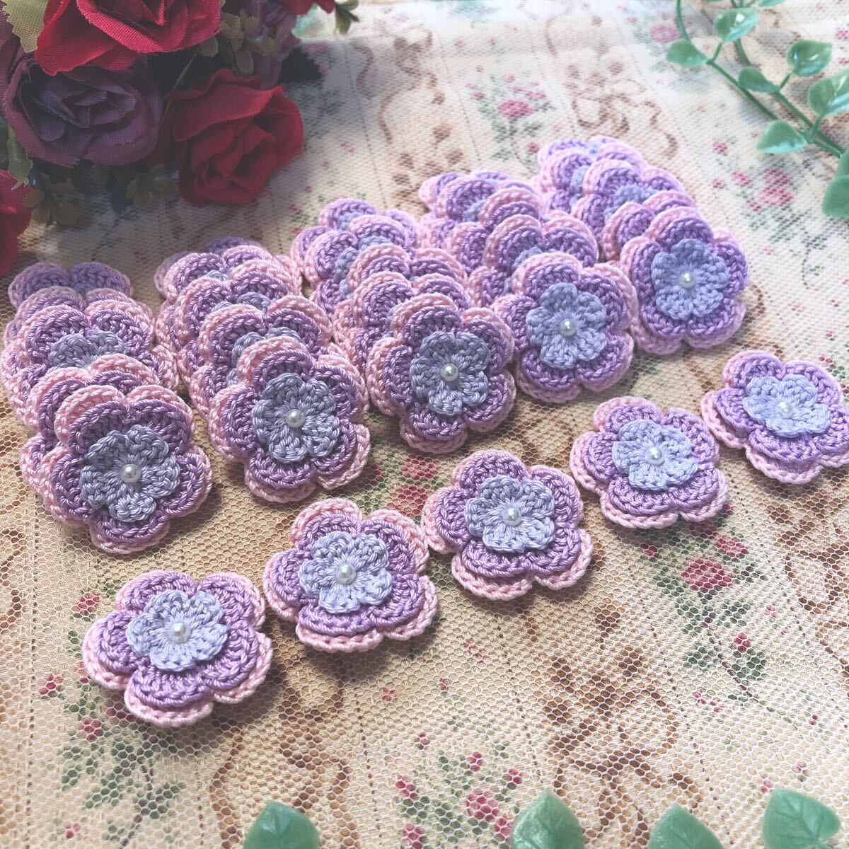 (No.126)☆ハンドメイド☆可愛い3重お花(^^)30枚【3色タイプ】モチーフ パーツ等に拍卖