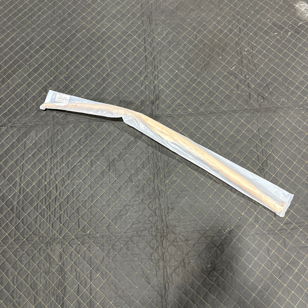 新品 トヨタ純正 ランドクルーザー100 品番 75533-60031 モールディング拍卖