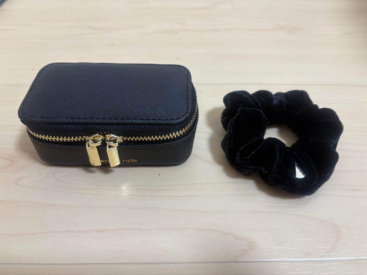 JUSGLITTY ノベルティ ジュエリーケース&シュシュ拍卖