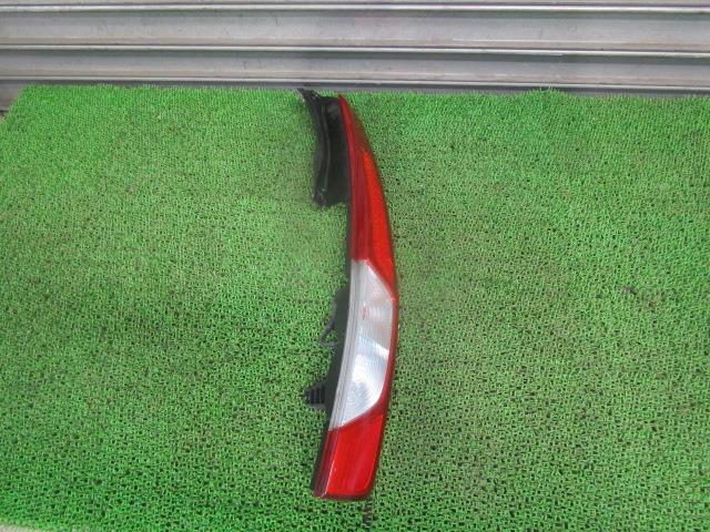 ムーヴ DBA-LA110S 右テールランプ 81550-B2530 イチコー D166 /42096拍卖