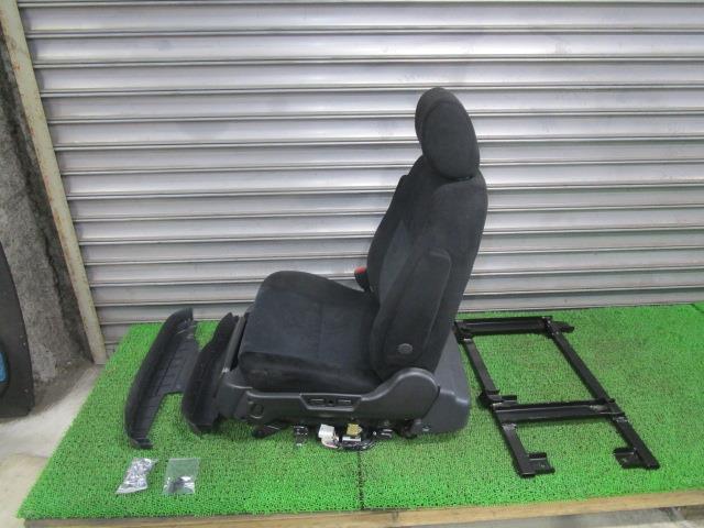 デリカD5 DBA-CV5W 2列目シート 左 回転シート センターシート ブラック ダークグレー /42156拍卖