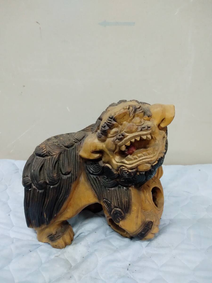 1024-0009 中古★木彫 玉乗り獅子 木製 シーサー 狛犬 置物 縁起物 魔除け オブジェ インテリア拍卖