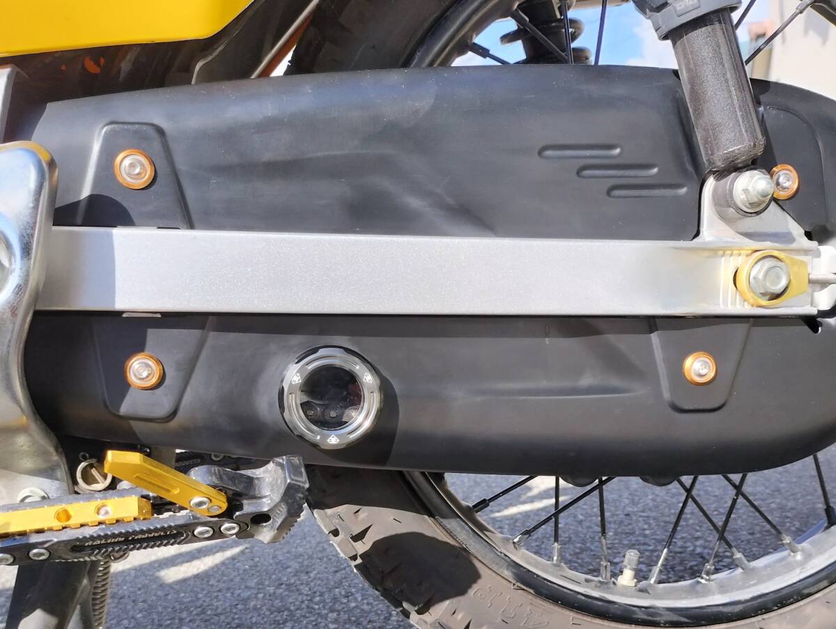 クロスカブ用 アルミ削り出し チェーンケースキャップ グレー JA10 JA45 JA60拍卖