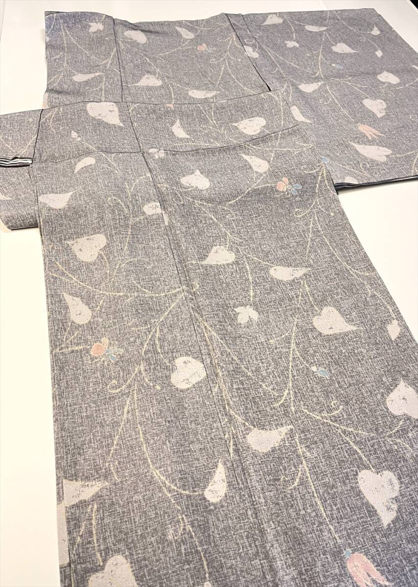 花とら●リサイクル着物 単衣 小紋 灰 アールヌーボー風 葉 美品 着用可能 リメイク 素材 241202拍卖