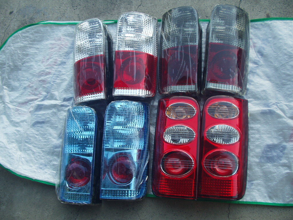 ハイエース100系バン 1989~1995 ユーロテール テールレンズ 色々4台分 未使用 保護フィルム付きのままです。着せ替え イメチェン拍卖