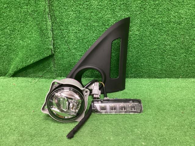 トール DBA-M900S 左フォグランプ カスタムG SA2 X07 81220-B1090拍卖