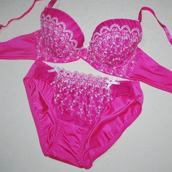 Last D75L 寄せ上谷間 お華レース ブラ&ショーツ ピンク拍卖