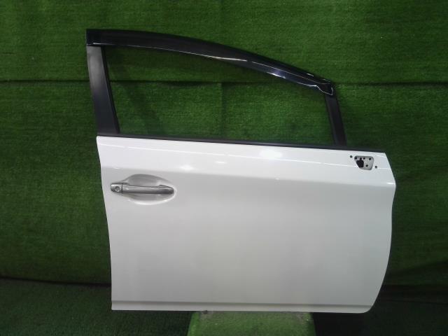プリウス DLA-ZVW35 右 前 フロントドアASSY PHV G 2ZR-FXE 040 白 ホワイト 67001-47070拍卖