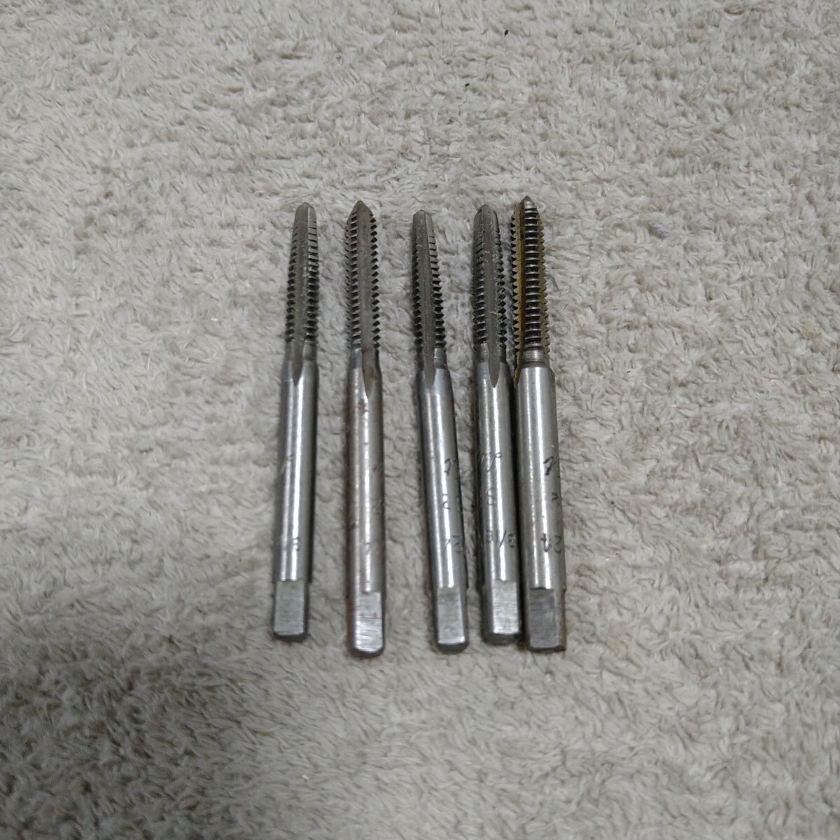 ジャンク品/長期保管品/中古品/Light/ライト精機/ハンドタップ/SKS2・3/16W24(ウィットねじ)/全長約63mm軸径4.1mm/四角/5本セット拍卖