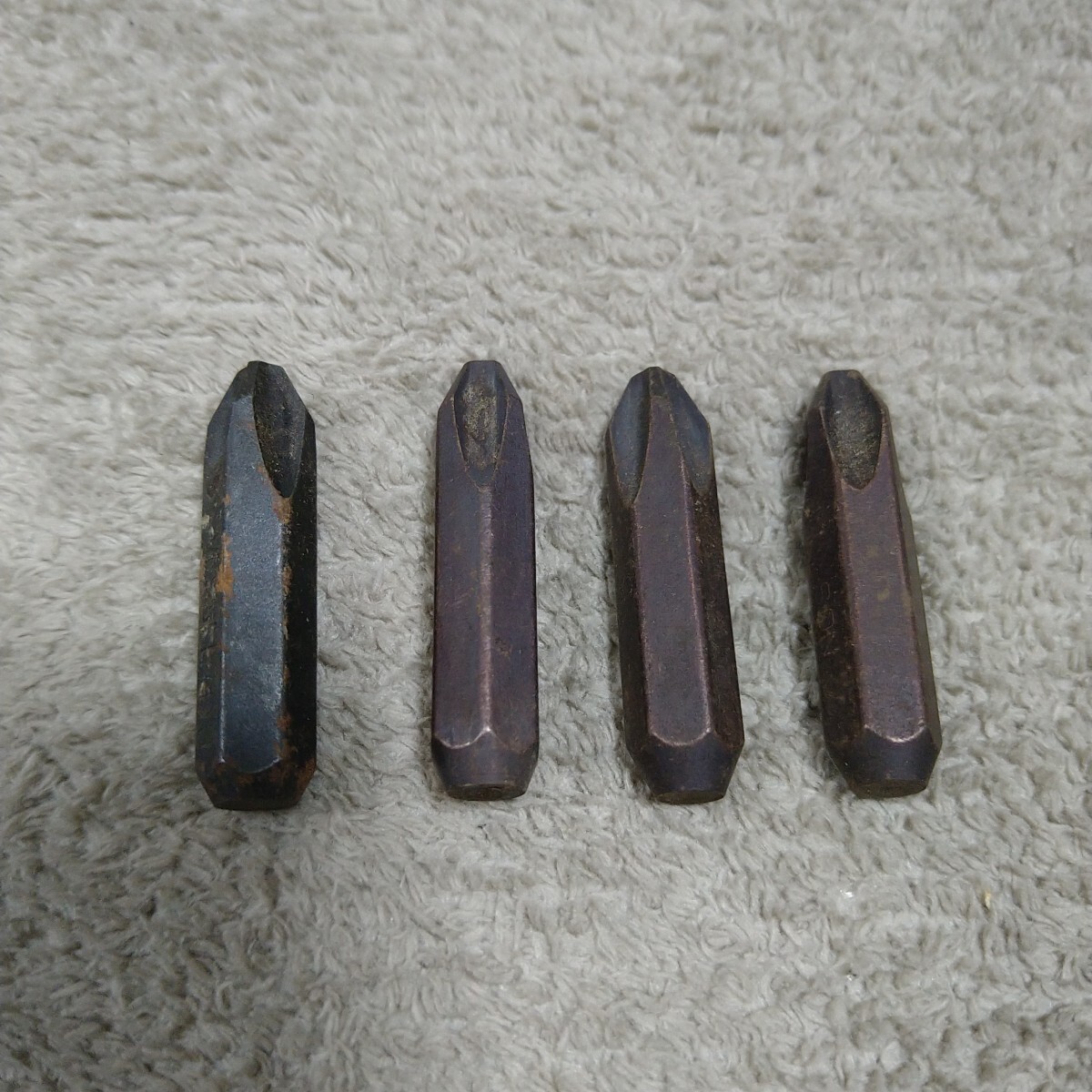 ジャンク品/長期保管品/中古品/メーカー不明/ショックドライバー/インパクトドライバー用ビット/手動/対辺8mm/全長36mm/NO.3/4本セット拍卖