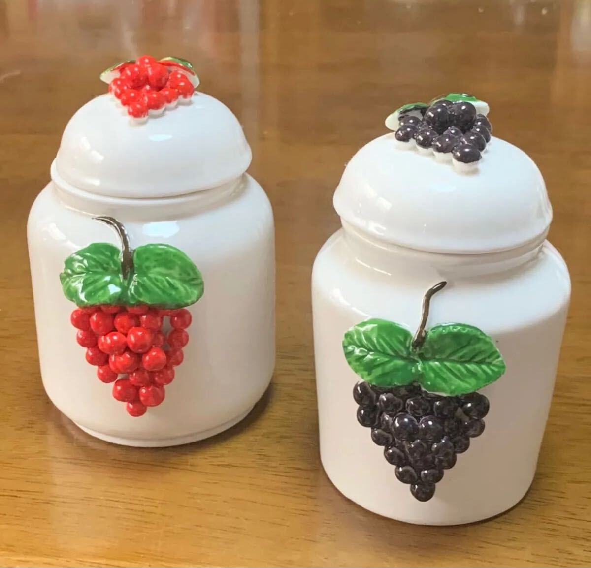 送料無料 新品未使用 木の実モチーフ小瓶 キャニスターセット 陶器製 小物入れ拍卖