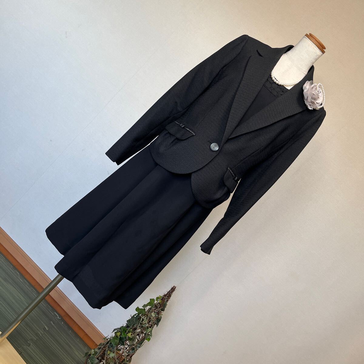 2-204新品フォーマルスーツ ブラックテーラードジャケット+ノーカラージャケット+半袖ワンピース 3点セットアップセレモニースーツ 15号L拍卖