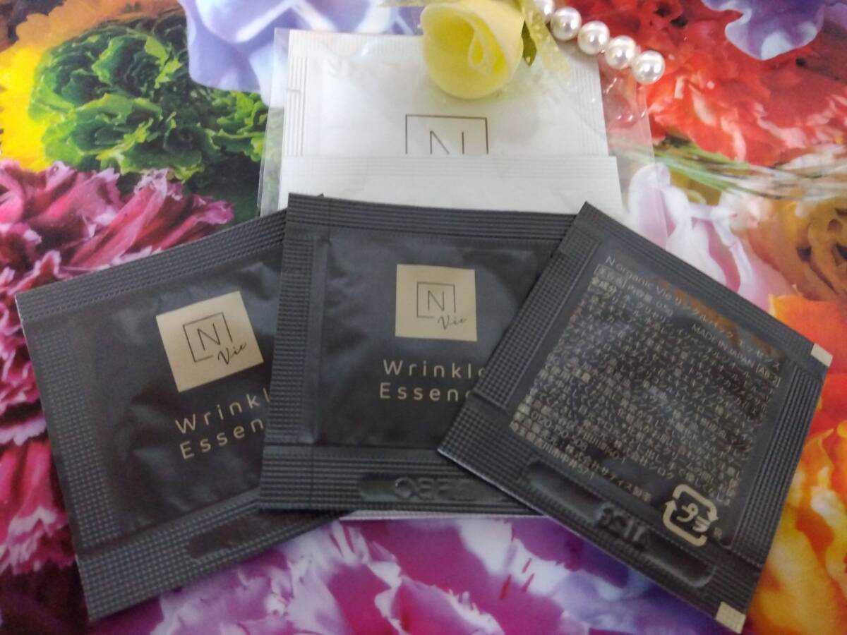 ◆ エヌ オーガニック N organic Vie リンクルパック エッセンス 美容液3パウチ&洗顔クレンジング 美容液本体参考定価15g(税込) 9,240円拍卖