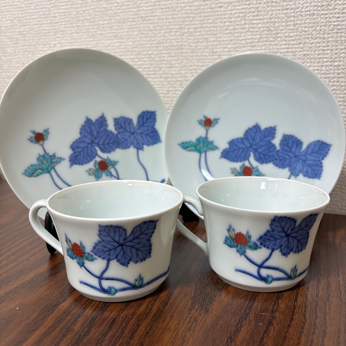 有田焼 今泉今右衛門 色鍋島 苺絵 カップ&ソーサー2客拍卖