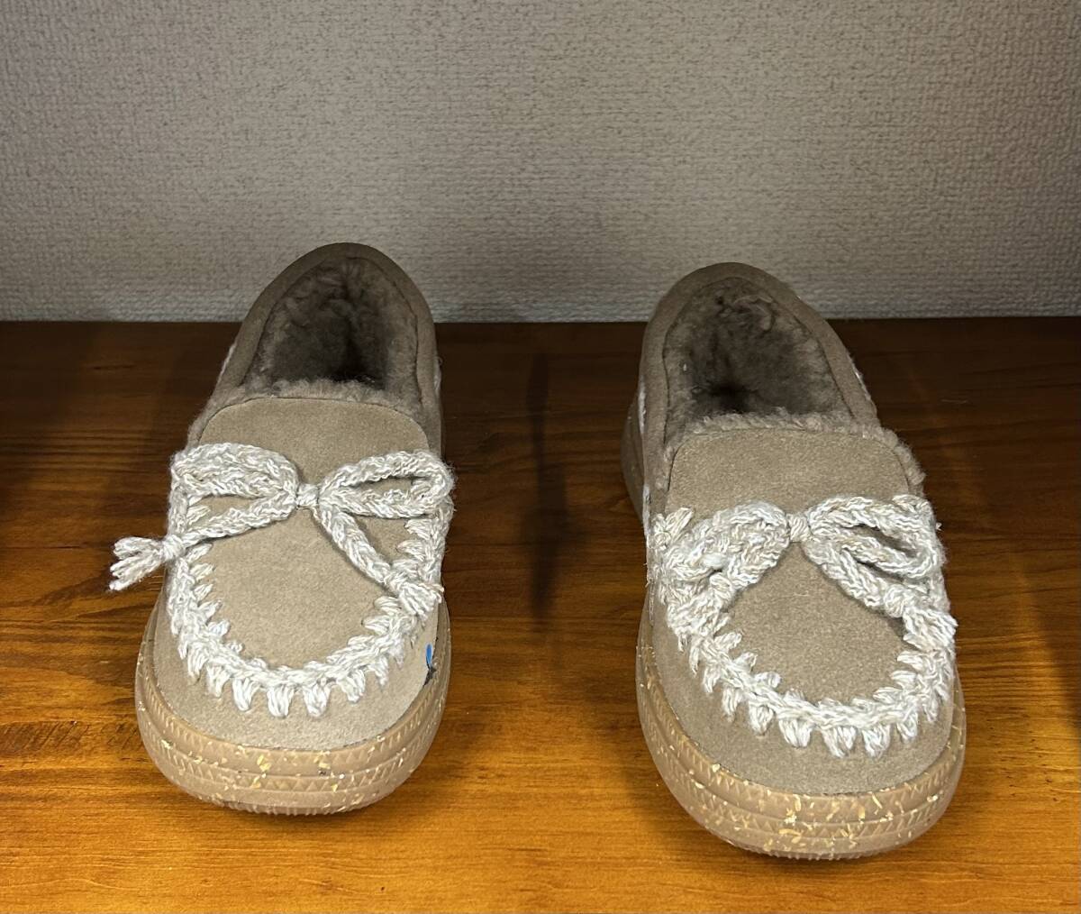 新品☆ミネトンカの高級スエード本革製ムートンモカシン☆薄茶☆US9★25.5㎝拍卖