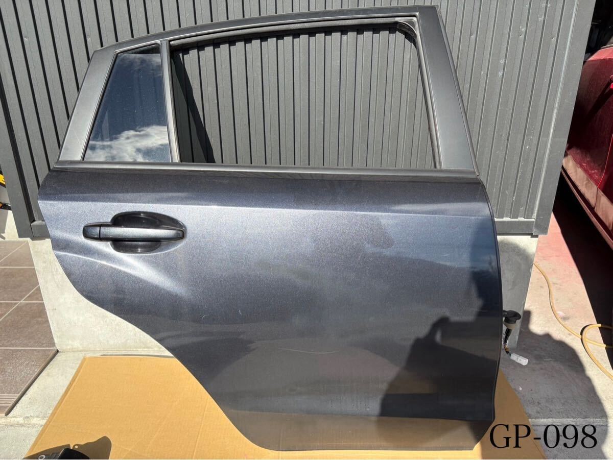 098【スバル:XV】右リアドア 61K ダークグレーメタリック※スプレーPあと有 ※佐川急便発送着払い拍卖