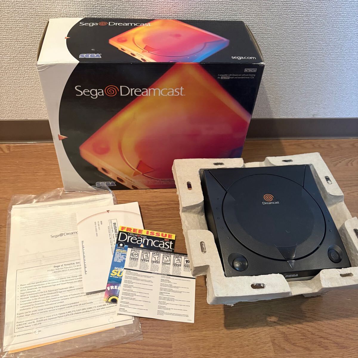 ● 激レア ドリームキャスト HKT-3020 黒 白 2カラー 限定モデル? 北米版 Dreamcast ゲーム機 本体 箱付き拍卖