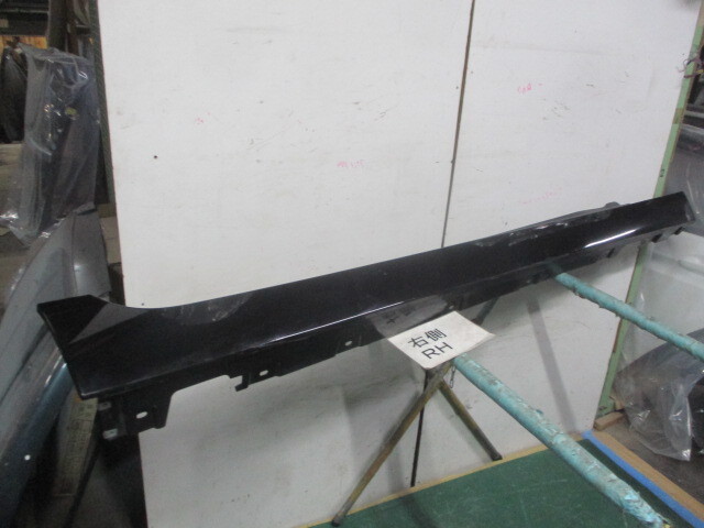 BMW 6シリーズ 640i F06 DBA-6A30 Gran Coupe 右サイドスポイラー サイドステップ X03 51777276316 51777284120 *個人宅配送不可*拍卖