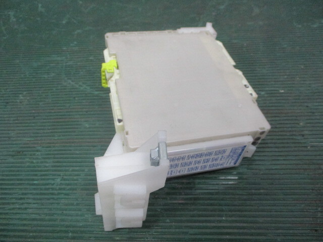 トヨタ プリウスアルファ ハイブリッド DAA-ZVW41 HV ヒューズボックス MPXボディコンピューター 82730-47540-A / 89221-47490拍卖