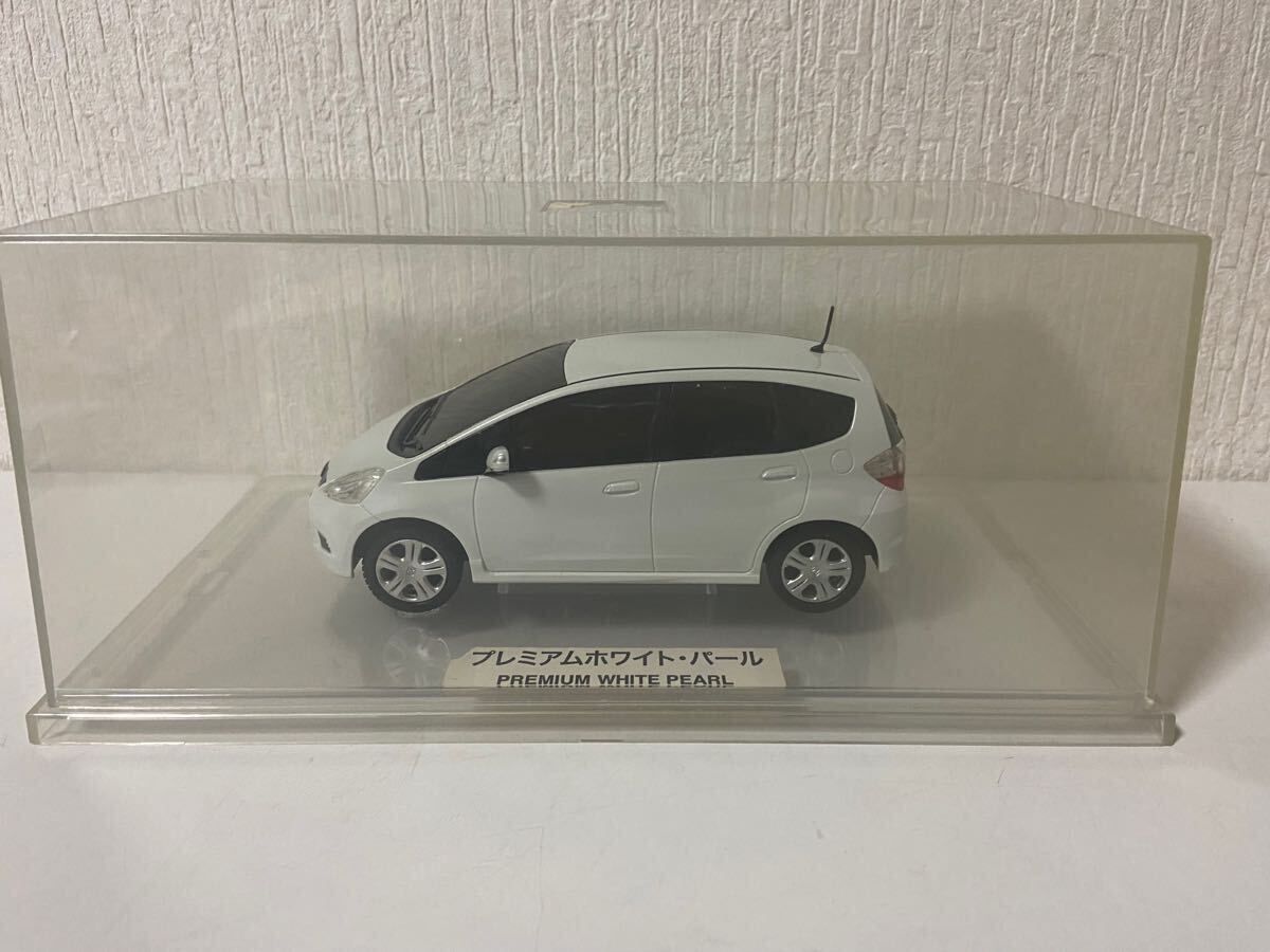 ディーラー特注 1/24 ホンダ フィット RS プレミアムホワイトパール カラーサンプル HONDA FIT拍卖