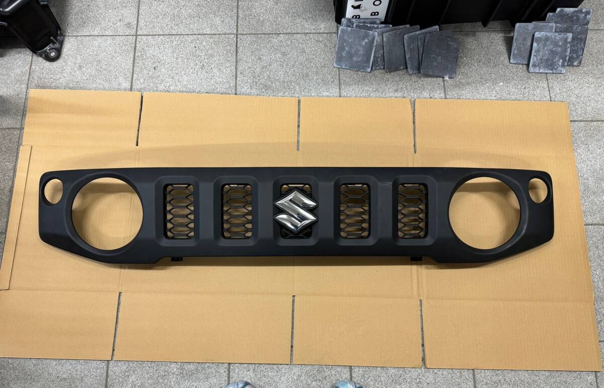 スズキ ジムニー シエラ JB74W フロント グリル 黒 艶消し 純正 72111-78R0拍卖