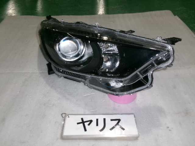 ヤリス MXPH10 右ヘッドランプユニット ハロゲン 即決 7049拍卖