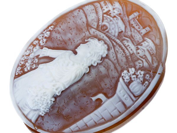 【ジュエリー極】ディルーカ社製 裏面サイン刻印有 街で花を摘む女性デザイン シェルカメオルース 54.9mm×40.2mm a1503i【送料無料】拍卖