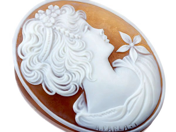 【ジュエリー極】ディルーカ アントニオ・パルラーティ作 絶品彫刻 シェルカメオルース 55.4mm×42.0mm a1508i【送料無拍卖