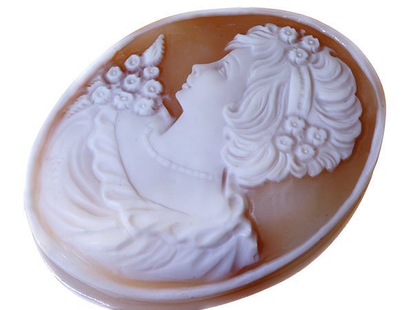 【ジュエリー極】作家品 サイン刻印有 綺麗な女性の彫刻 高級シェルカメオルース 60.1mm×45.2mm w4762i【送料無料】拍卖