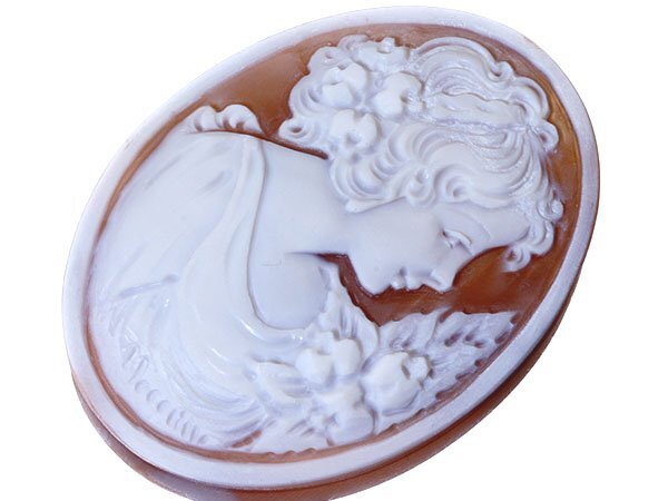 【ジュエリー極】作家品 サイン刻印有 美しい女性と花の彫刻 高級シェルカメオルース 44.9mm×34.1mm w4817i【送料無料】拍卖