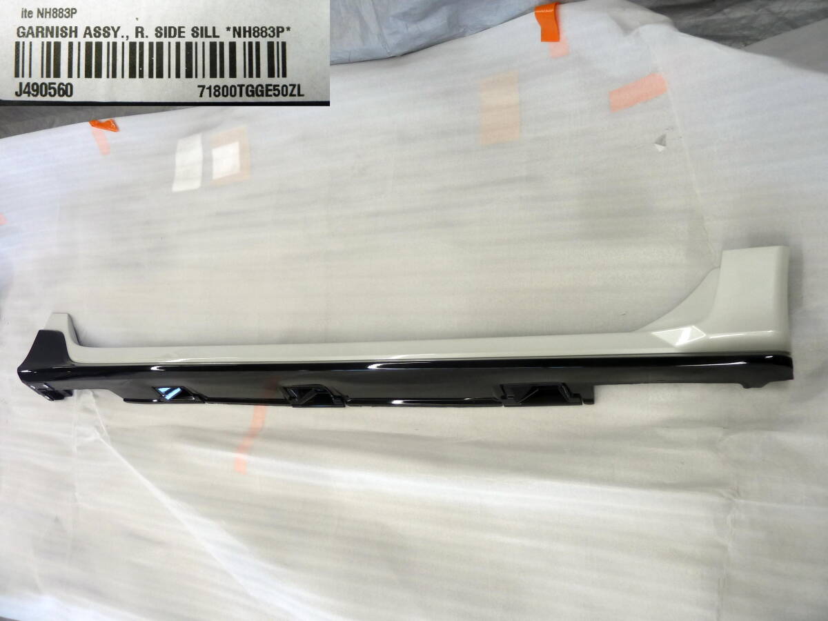 ●●2501-121LL FK7 シビック 純正 右 サイドスカート サイドステップ NH883P プラチナホワイトパール 71800-TGG-A500-51 新品未使用品!拍卖