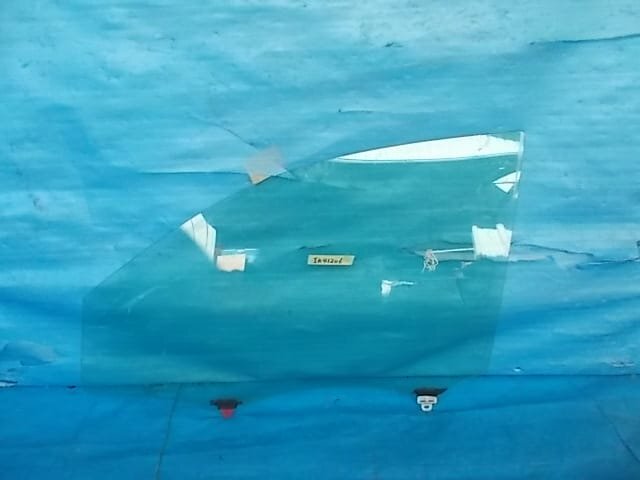 ラウム NCZ20 左 フロントドア ウインドウガラス №ZIK41206拍卖