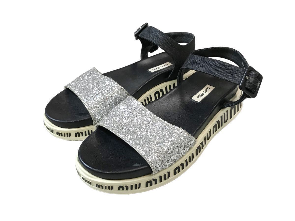 (D) miumiu ミュウミュウ ミュウラン グリッター ストラップ サンダル 37.5 ブラック シルバー (ma)拍卖