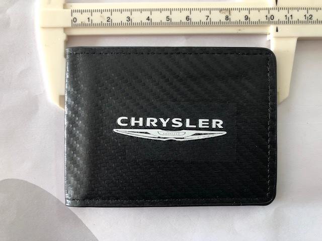 送料無料 誰も持ってない?さりげなく目立つかっこいい!クライスラーロゴ カーボン調カードケース 300C ヴォイジャー PTクルーザー拍卖