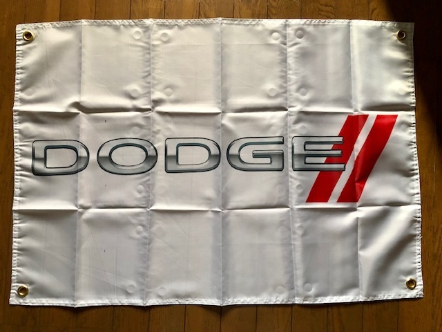 誰も持ってない?お部屋・ガレージに!ダッジ DODGEロゴ 少し難ありでお安く!通常サイズフラグ 白 送料無料!拍卖