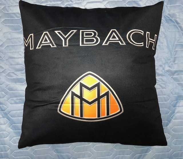 日本全国送料サービス!マイバッハ MAYBACH両面ロゴ 大きなクッション 誰も持ってない?拍卖
