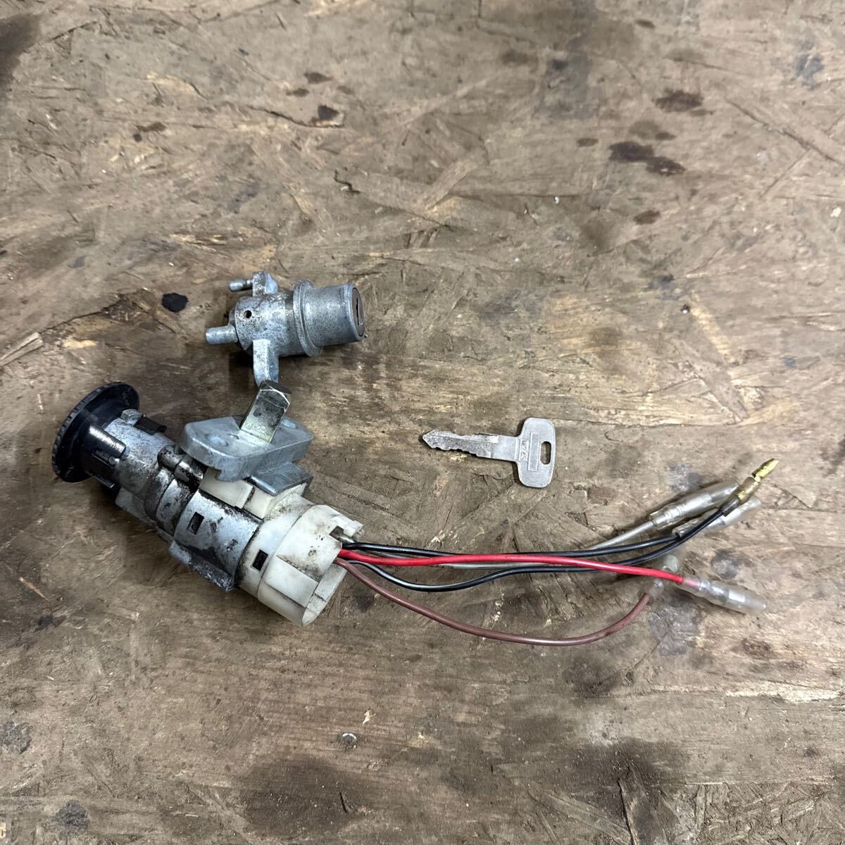 3KJ ヤマハ スーパー ジョグ Z JOG キーシリンダー セット 鍵 配線加工有り 現状拍卖