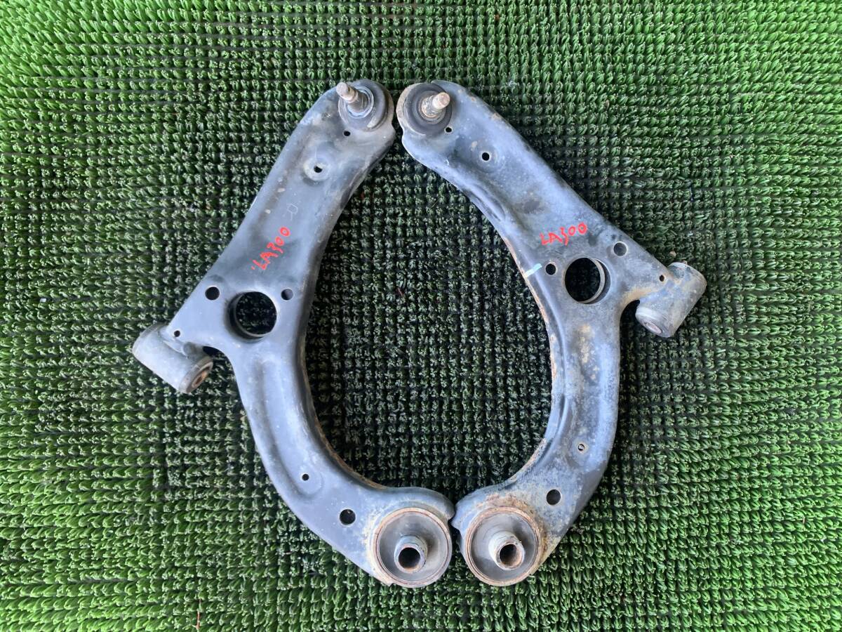 ●即決値段●ガタなし ブーツ割れなし● ダイハツ ミライース LA300S フロント ロアアーム 左右 ロワアーム拍卖