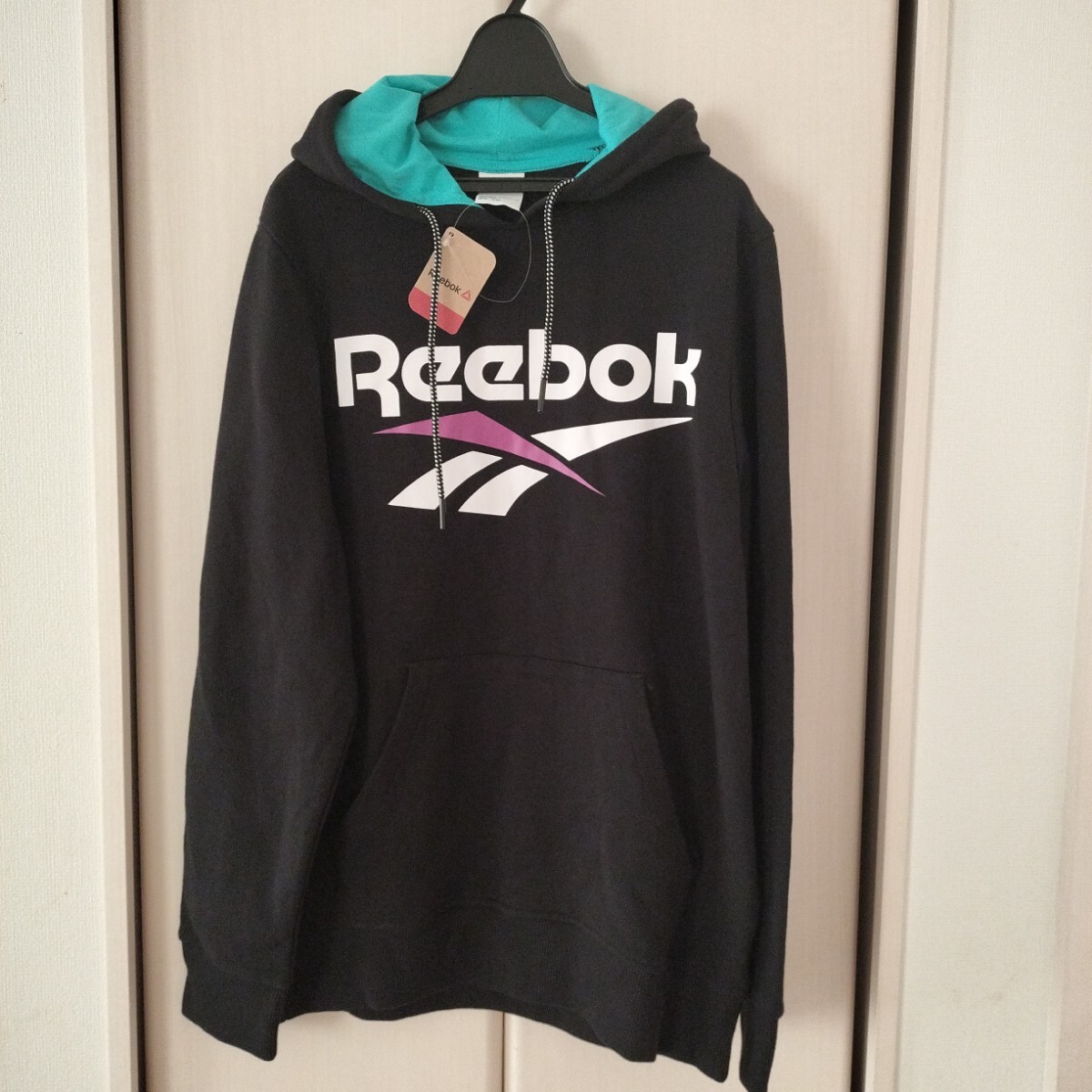 新品タグ付き【Lサイズ】REEBOK リーボック フーディ パーカー 長袖 CL ベクター 黒 メンズ FWF79 DX3832 レトロ 送料無料拍卖