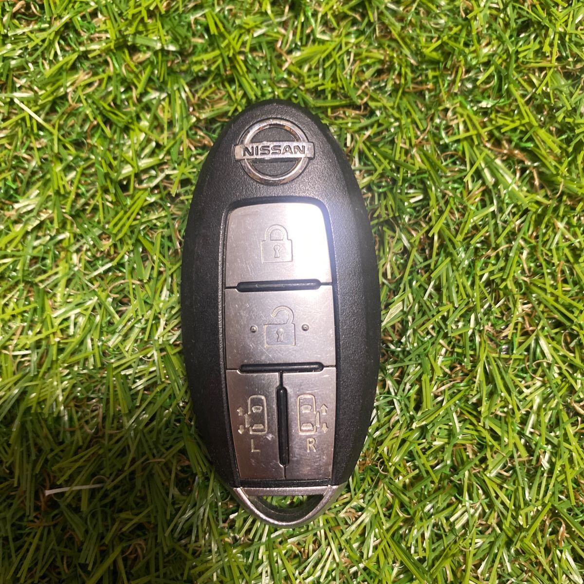 送料無料 日産 純正 スマートキーレス リモコン 鍵 4ボタン BPA0M-11 エルグランド セレナ等 □1764拍卖