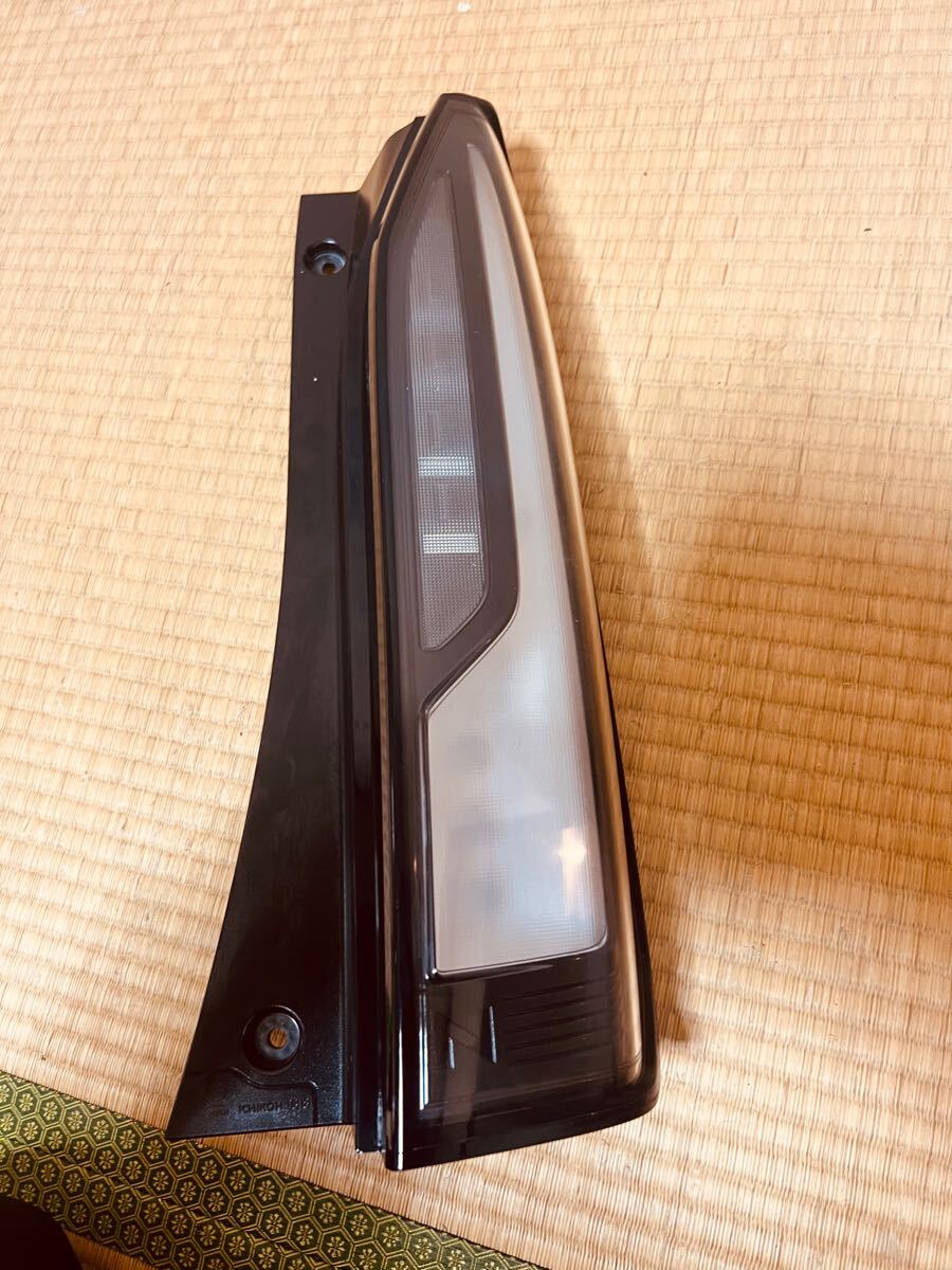 ホンダ N-BOX エヌボックス カスタム JF5 JF6 純正 右 テールランプ テールライト ICHIKOH D318 拍卖