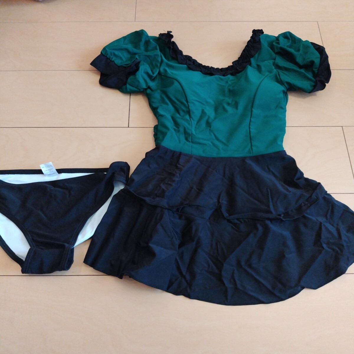 水着  ワンピース 緑 グリーン 2点セット セパレート 新品未使用 レディース 可愛い フェミニン 拍卖