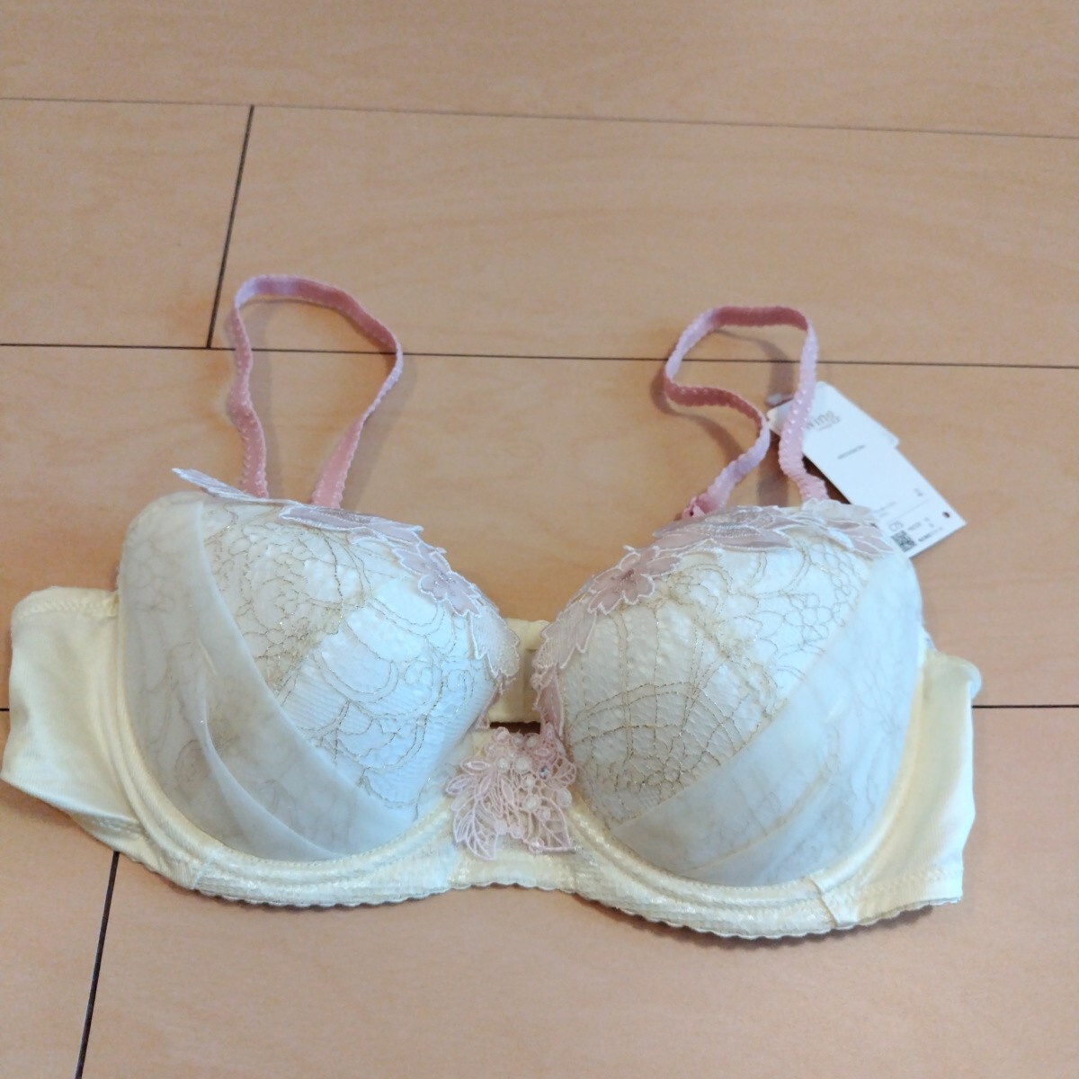 ワコール Wing ウイング レシアージュ ブラジャー C75 c75 イエロー 黄色 ピンク レース 上品 エレガント 可愛い フェミニン拍卖