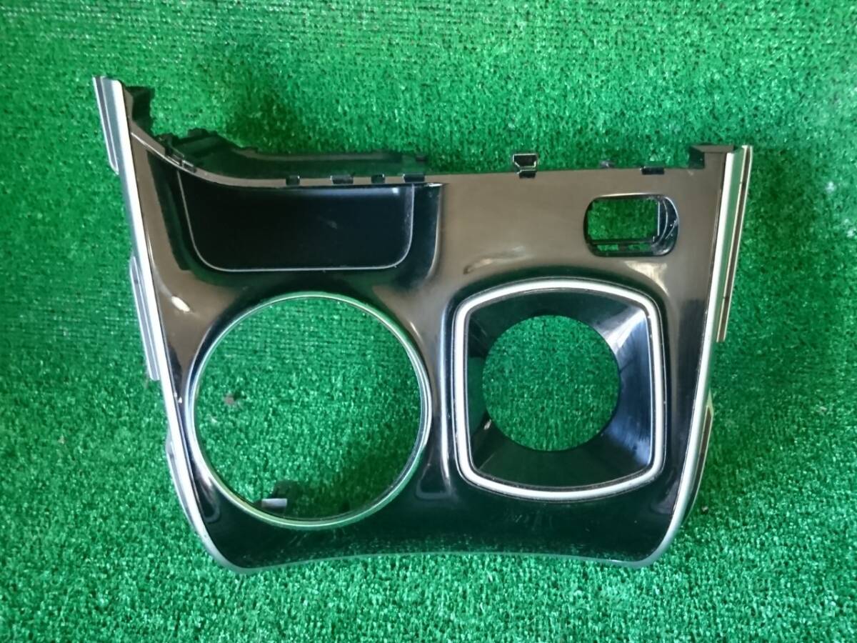 ZRR80 エスクァイア センターイントルメントパネル 55413-28200(78551)拍卖