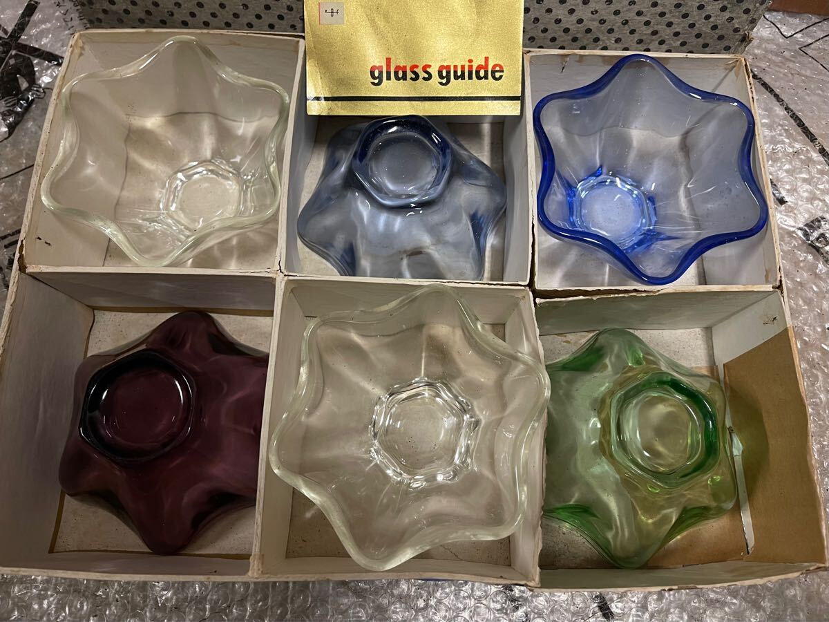 レトロ GLASS WAREのボウルセット。拍卖