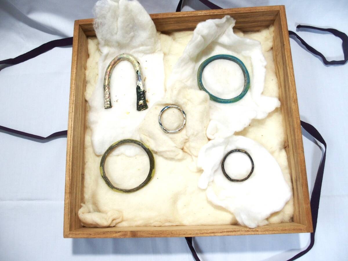 骨董品 銀化したローマン硝子のブレスレット他拍卖