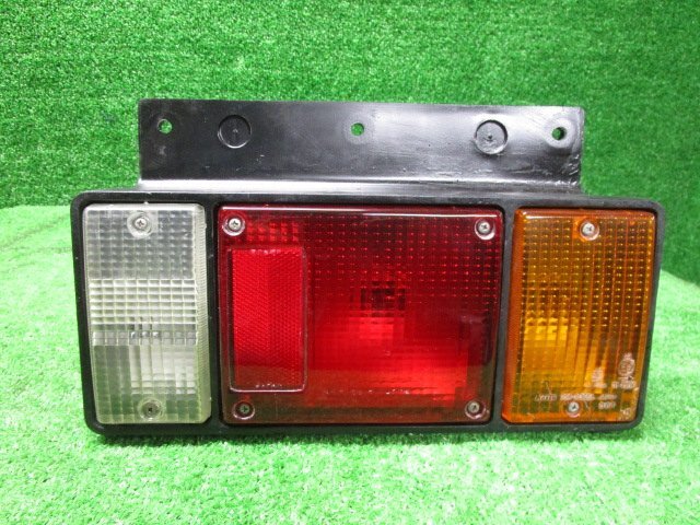【A65446】◇タイタンダンプ LKR81 右 テールランプ 24V 220-21366拍卖