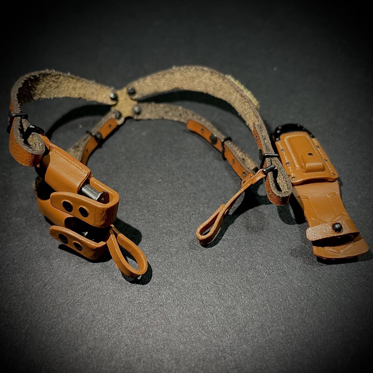 【値上げ予定】DAMTOYS製 1/6 模型 女性 フィギュア用 装備 クレア バイオハザード ハーネス マガジン スキャバード付き 高品質(未使用拍卖