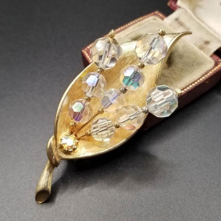 ゴールドの葉 オーロラカラ- ビーズ 花束 ヴィンテージ フローラル ブローチ 立体感 レトロ コスチュームジュエリー 自然派 YAP②13拍卖